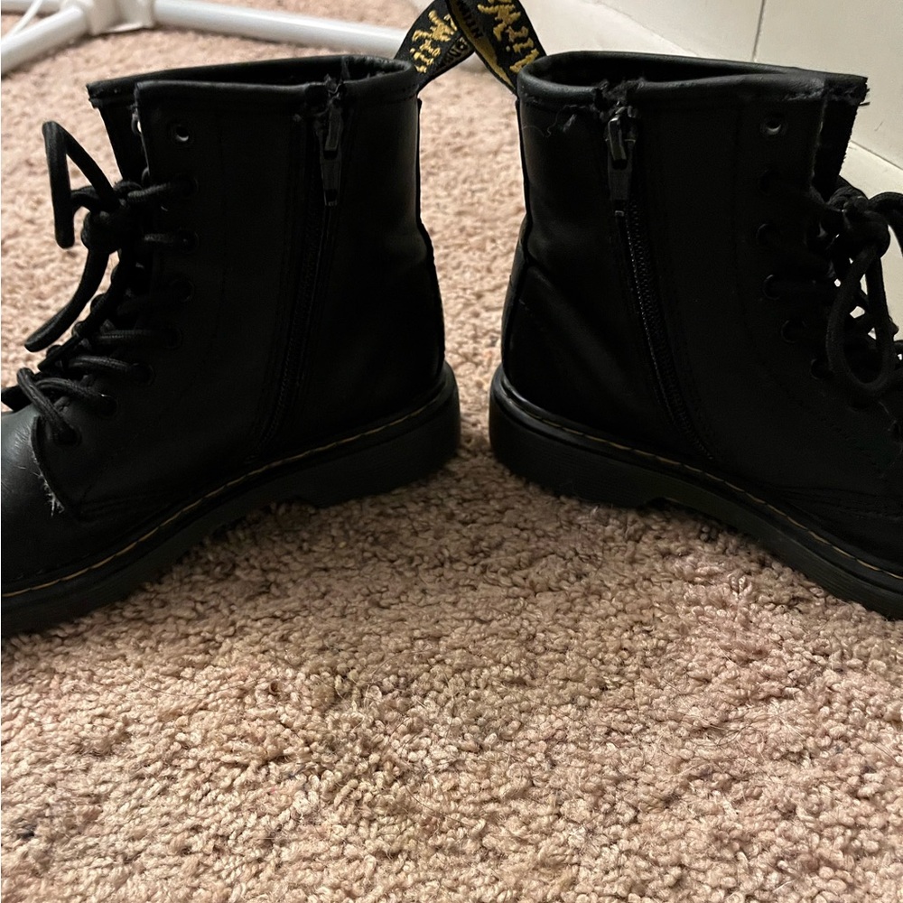 Doc Marten Boots Airwair Leather - Picture 2 of 4